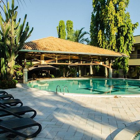 Hotel Ot Três Lagoas Esterno foto